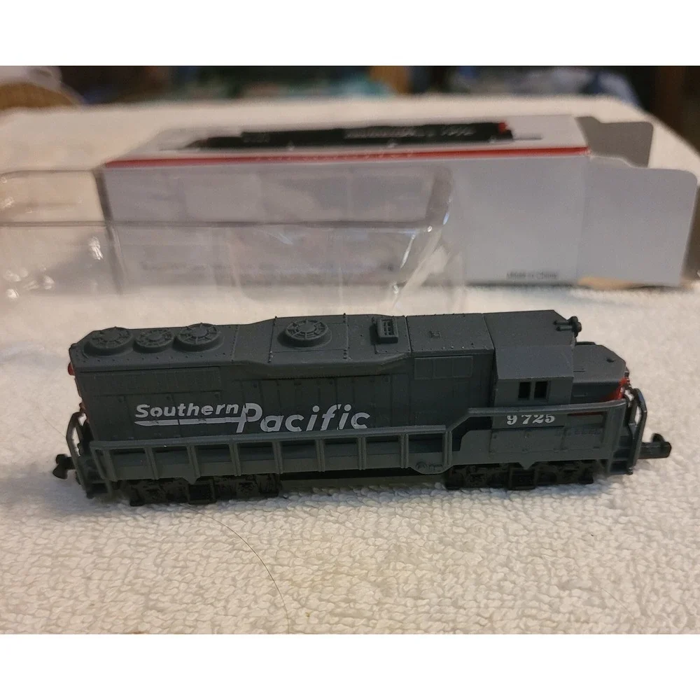Southern Pacific Locomotive # 9725 Model Train 4.5